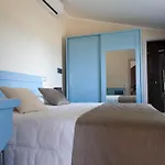 Le Rose Del Tirreno فندق مبيت وإفطار 3*