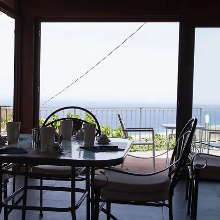 Le Rose Del Tirreno B&B