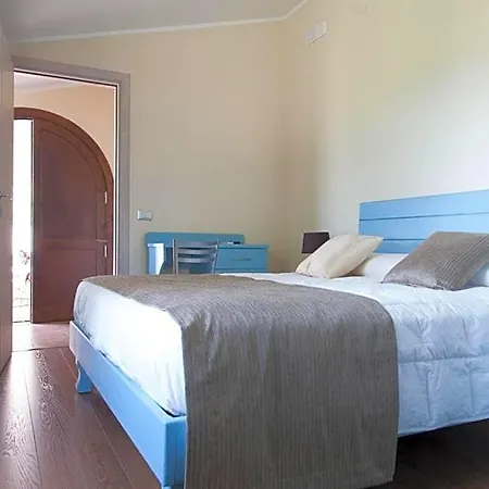 Le Rose Del Tirreno Bed and breakfast